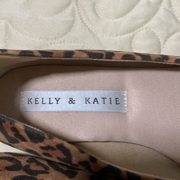 Leopard print suede flats. New condition. Size 7 - Picture 5 of 6